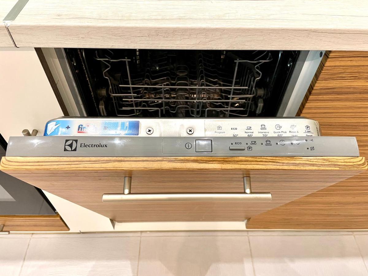 Navit Luxury Apartments With Breakfast Near The Railway Station, The City Center And The Park 키예프 외부 사진