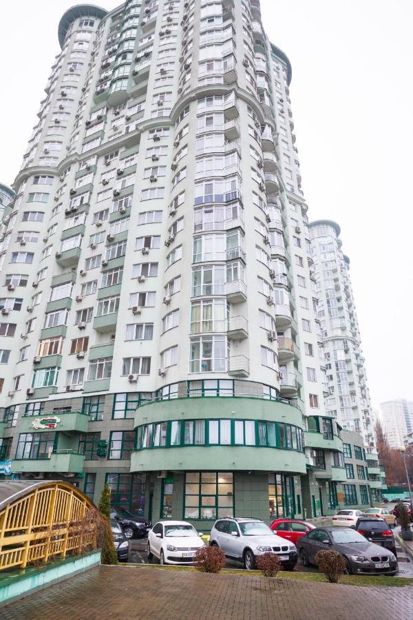 Navit Luxury Apartments With Breakfast Near The Railway Station, The City Center And The Park 키예프 외부 사진