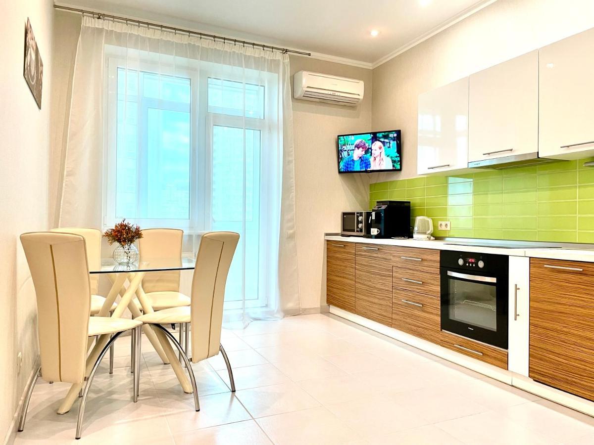 Navit Luxury Apartments With Breakfast Near The Railway Station, The City Center And The Park 키예프 외부 사진