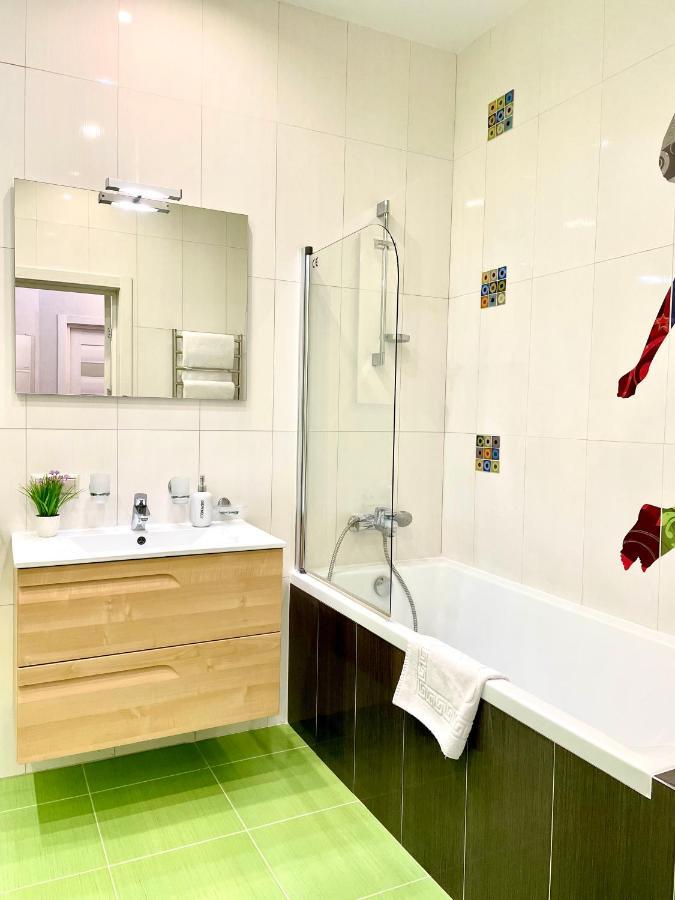 Navit Luxury Apartments With Breakfast Near The Railway Station, The City Center And The Park 키예프 외부 사진