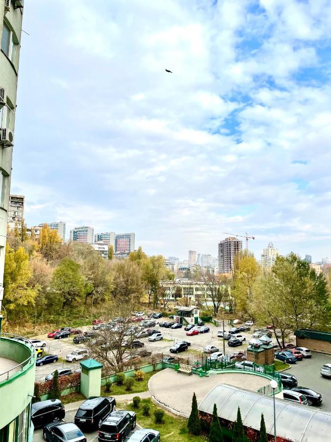 Navit Luxury Apartments With Breakfast Near The Railway Station, The City Center And The Park 키예프 외부 사진