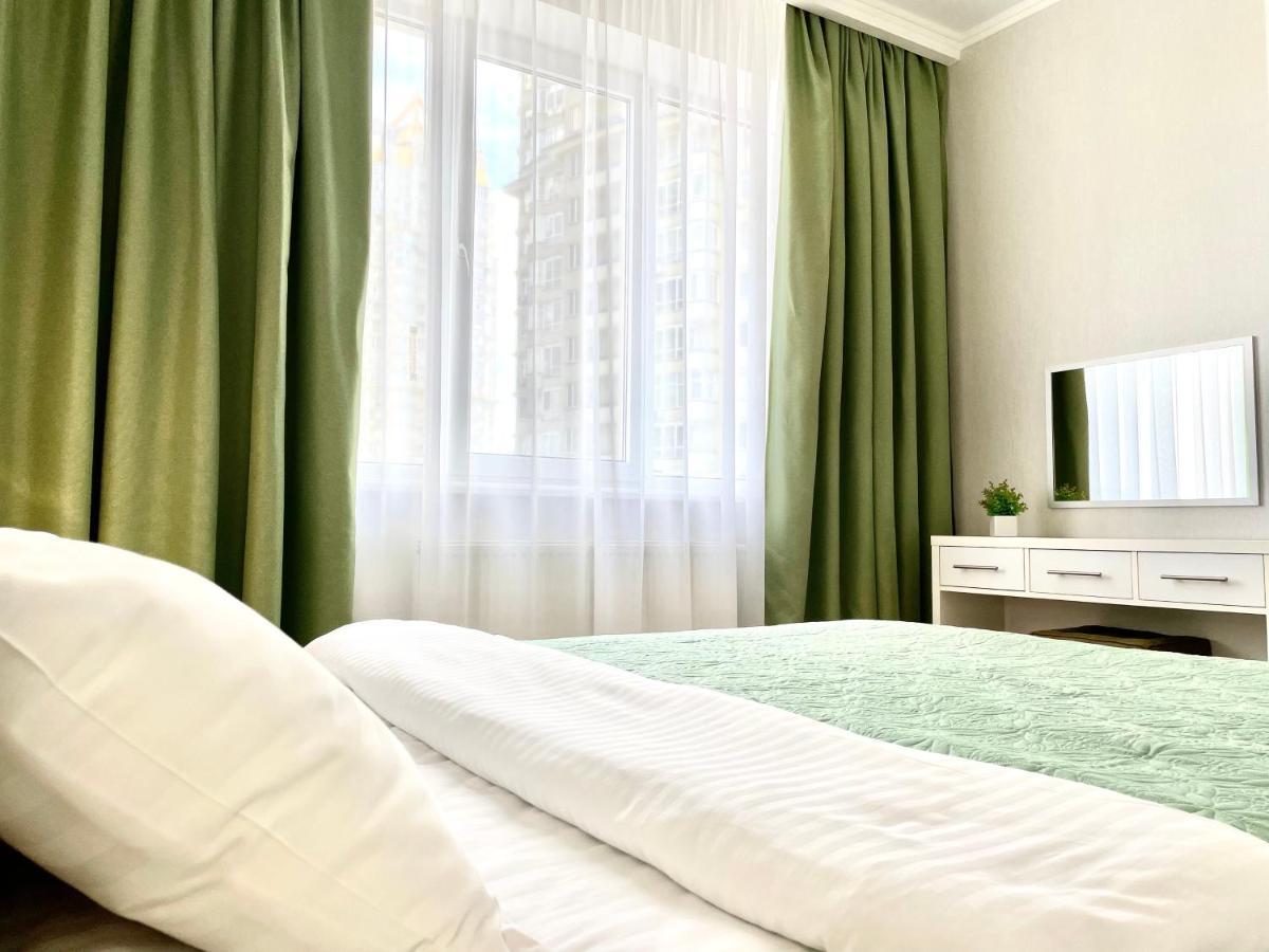 Navit Luxury Apartments With Breakfast Near The Railway Station, The City Center And The Park 키예프 외부 사진