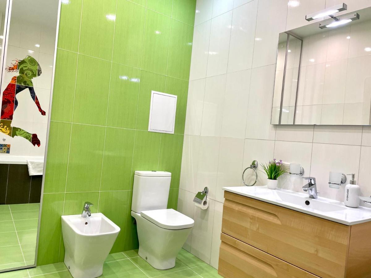 Navit Luxury Apartments With Breakfast Near The Railway Station, The City Center And The Park 키예프 외부 사진