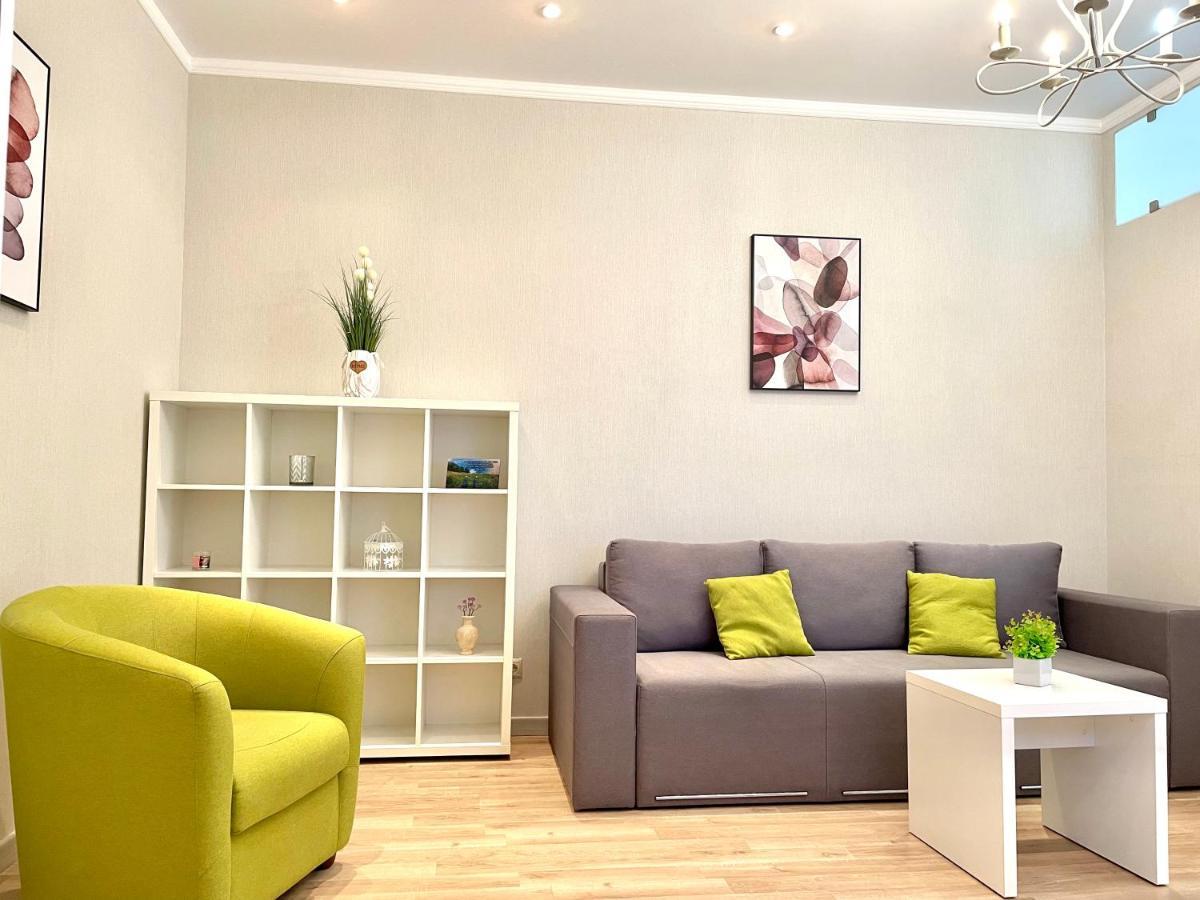 Navit Luxury Apartments With Breakfast Near The Railway Station, The City Center And The Park 키예프 외부 사진