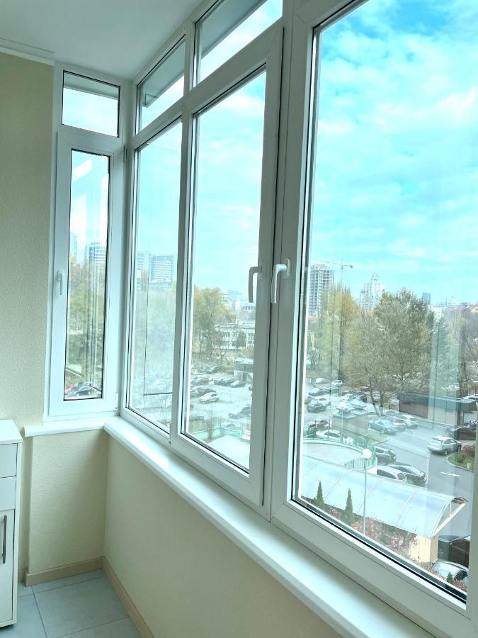 Navit Luxury Apartments With Breakfast Near The Railway Station, The City Center And The Park 키예프 외부 사진