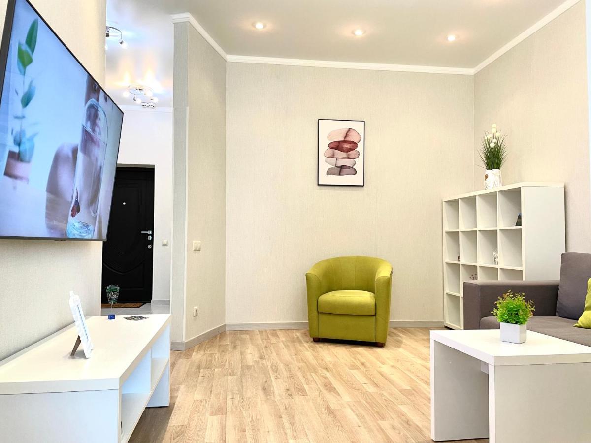 Navit Luxury Apartments With Breakfast Near The Railway Station, The City Center And The Park 키예프 외부 사진