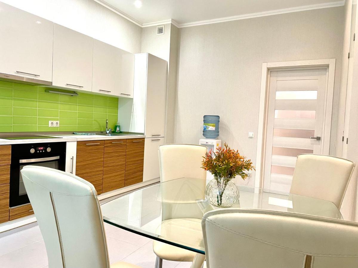 Navit Luxury Apartments With Breakfast Near The Railway Station, The City Center And The Park 키예프 외부 사진