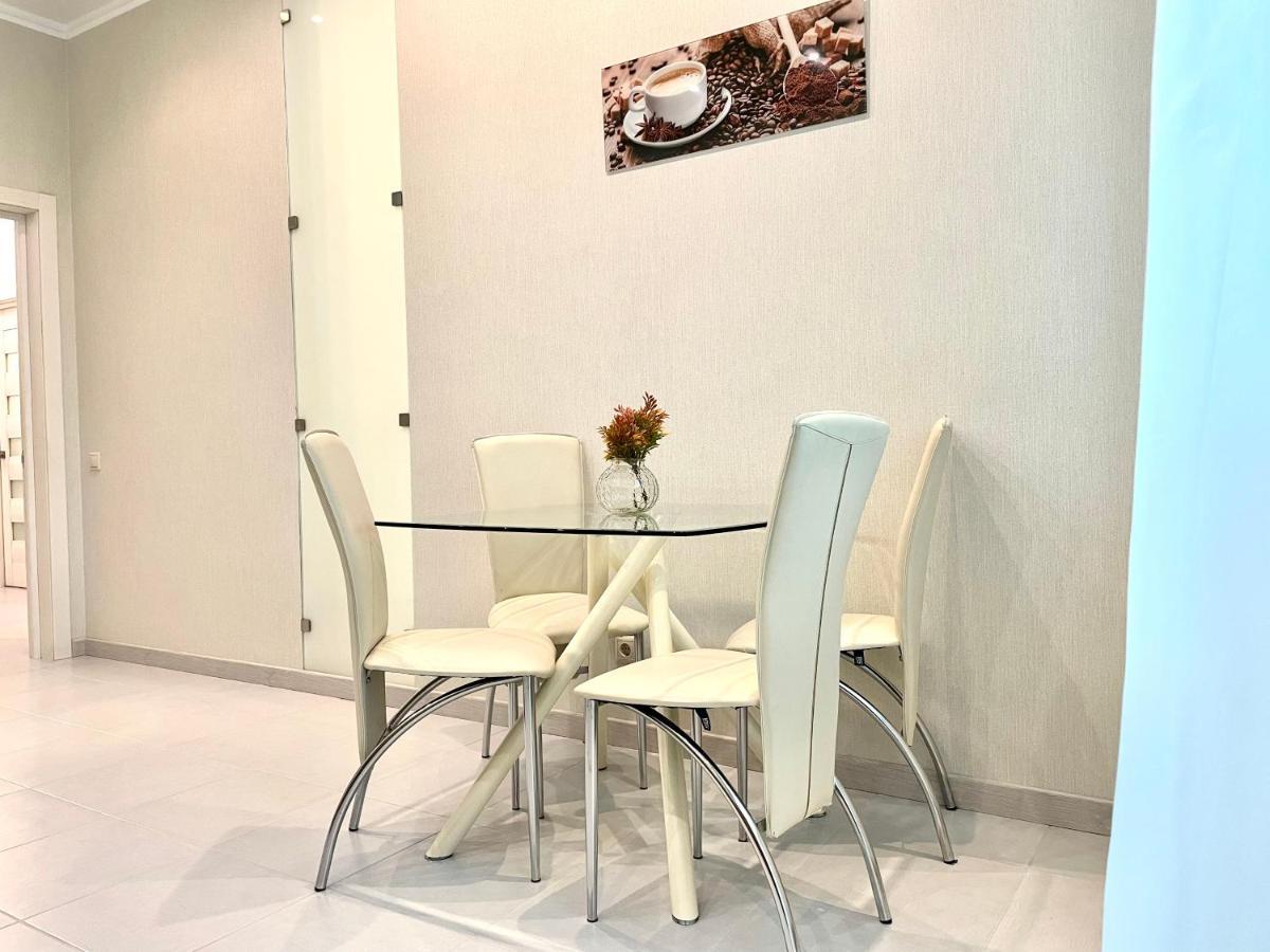 Navit Luxury Apartments With Breakfast Near The Railway Station, The City Center And The Park 키예프 외부 사진