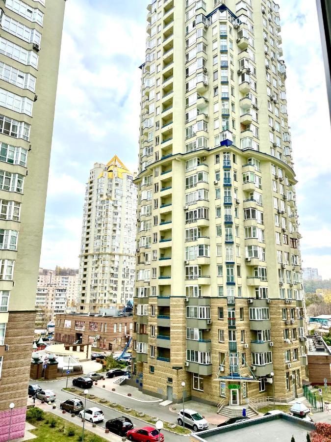 Navit Luxury Apartments With Breakfast Near The Railway Station, The City Center And The Park 키예프 외부 사진