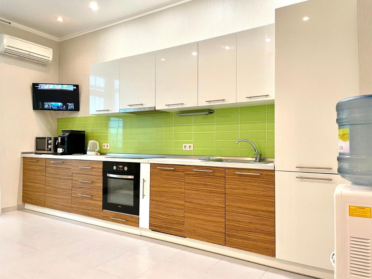 Navit Luxury Apartments With Breakfast Near The Railway Station, The City Center And The Park 키예프 외부 사진