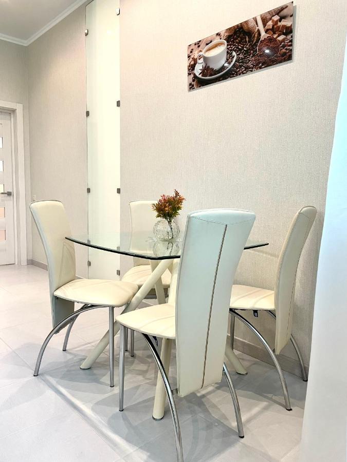 Navit Luxury Apartments With Breakfast Near The Railway Station, The City Center And The Park 키예프 외부 사진