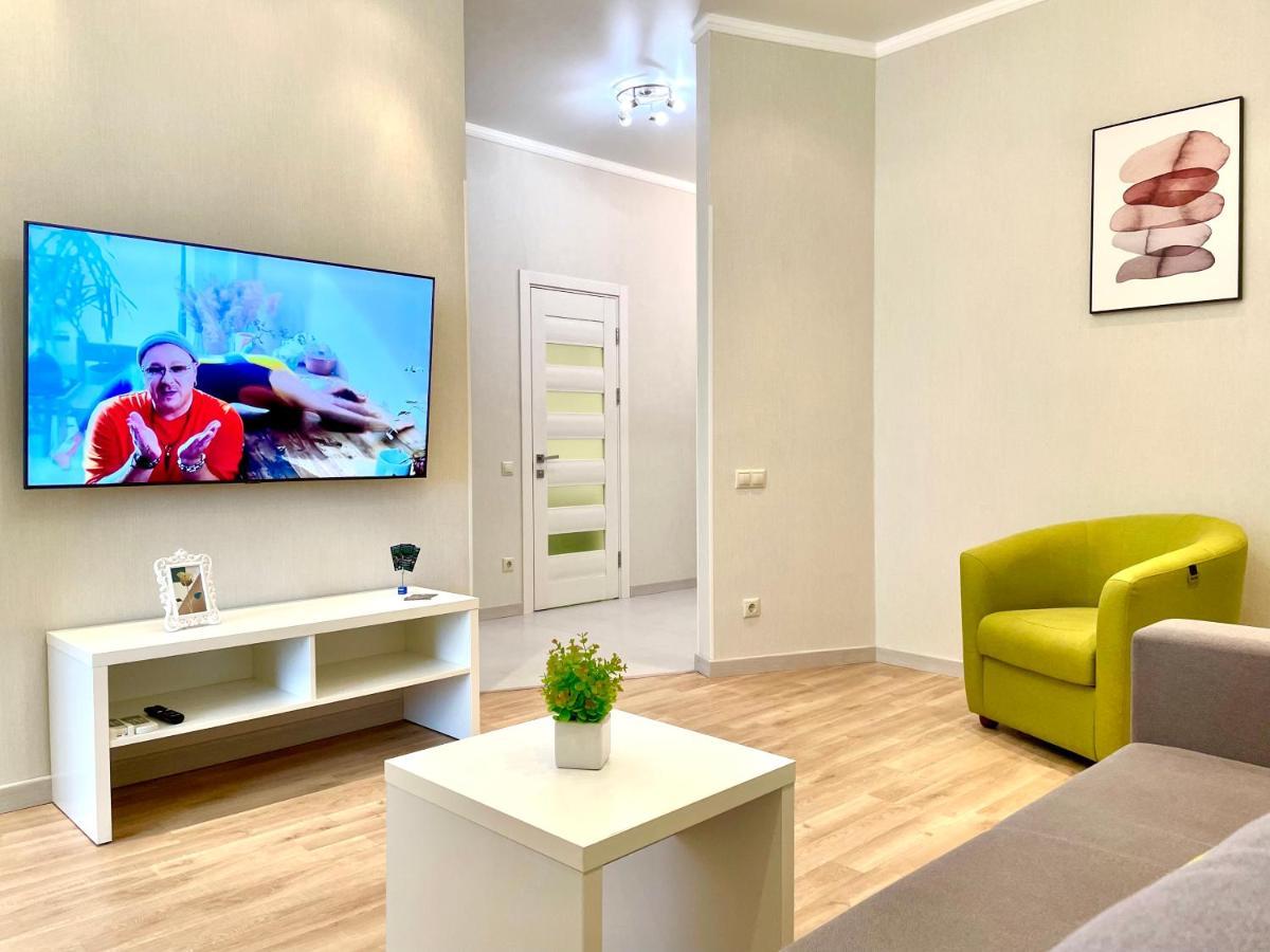 Navit Luxury Apartments With Breakfast Near The Railway Station, The City Center And The Park 키예프 외부 사진