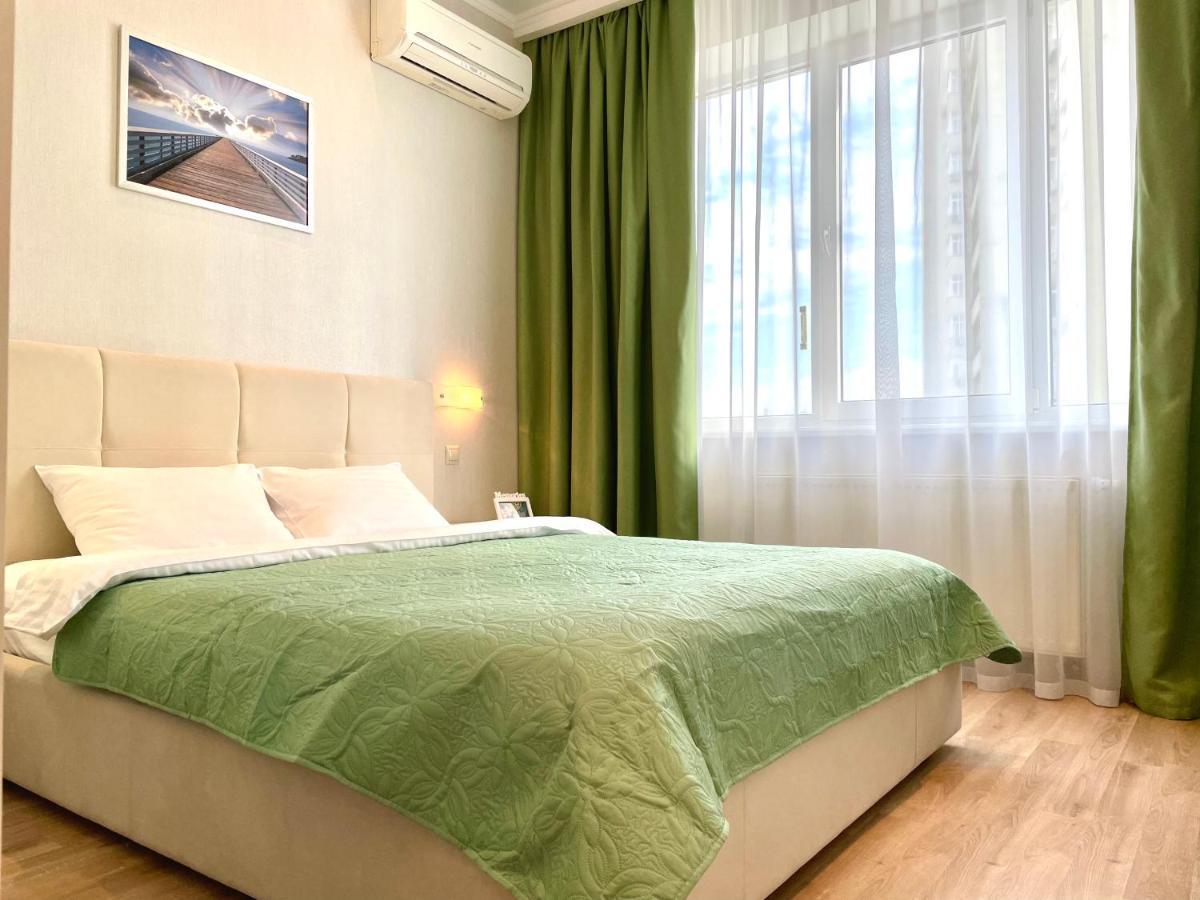 Navit Luxury Apartments With Breakfast Near The Railway Station, The City Center And The Park 키예프 외부 사진