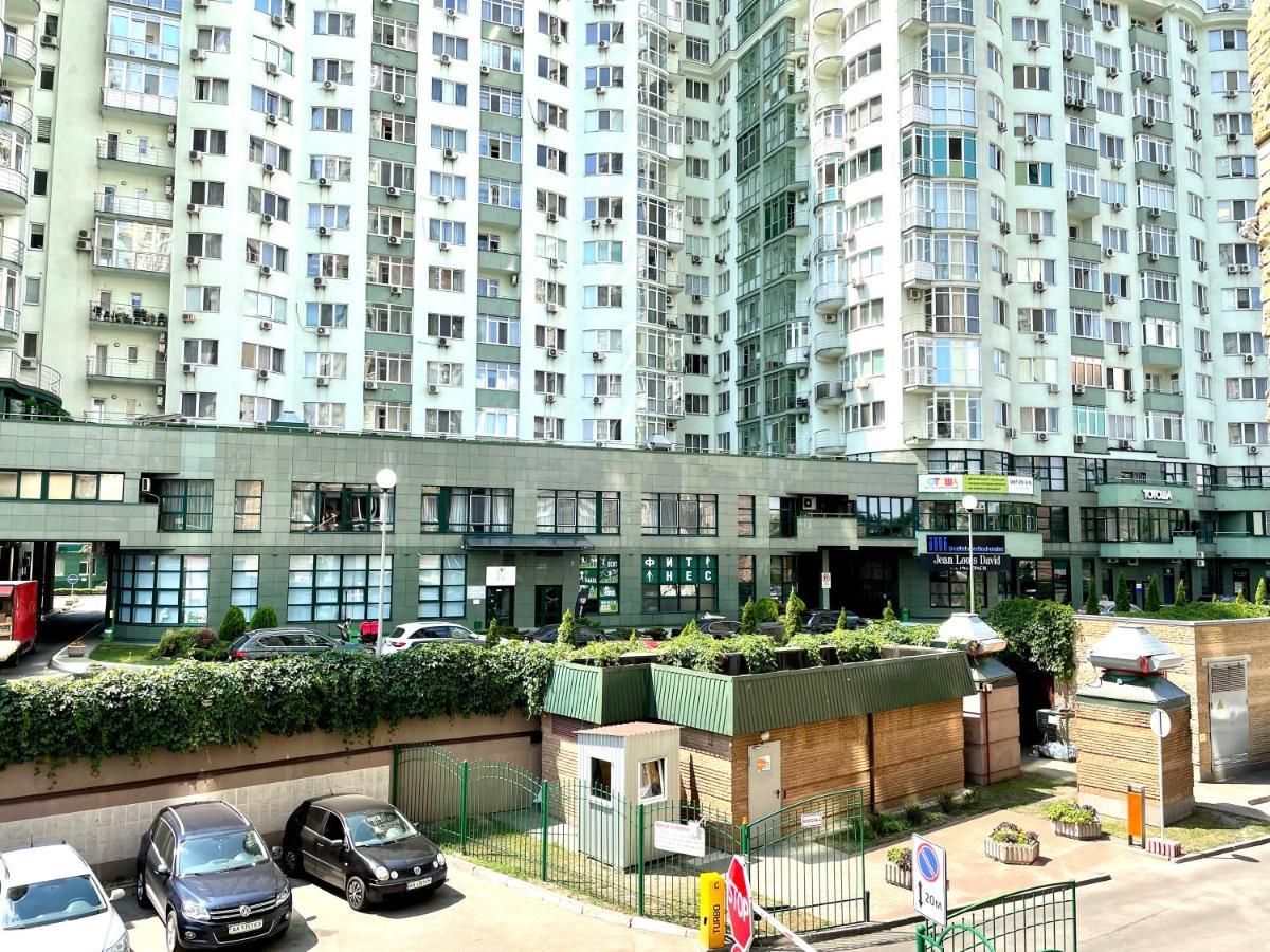 Navit Luxury Apartments With Breakfast Near The Railway Station, The City Center And The Park 키예프 외부 사진